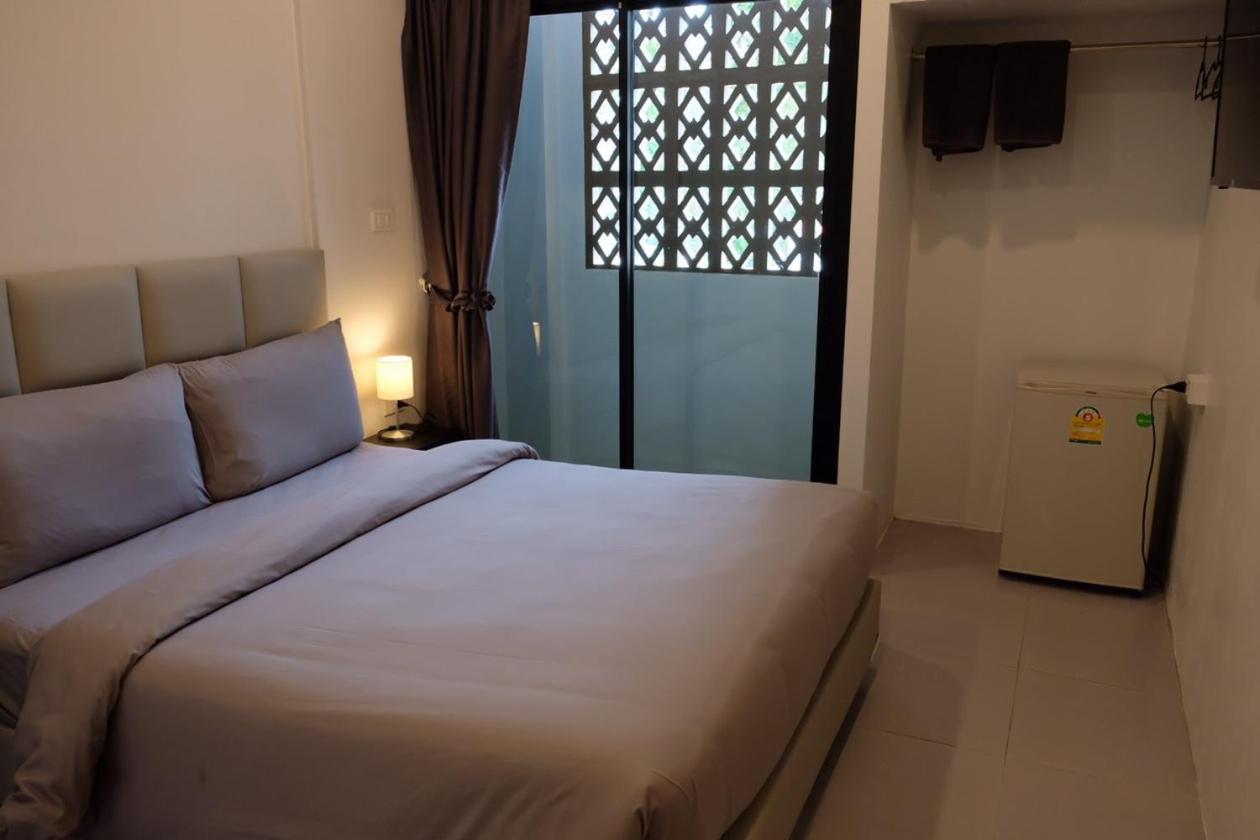 Minimal House Patong (Adults Only) Hostel Buitenkant foto