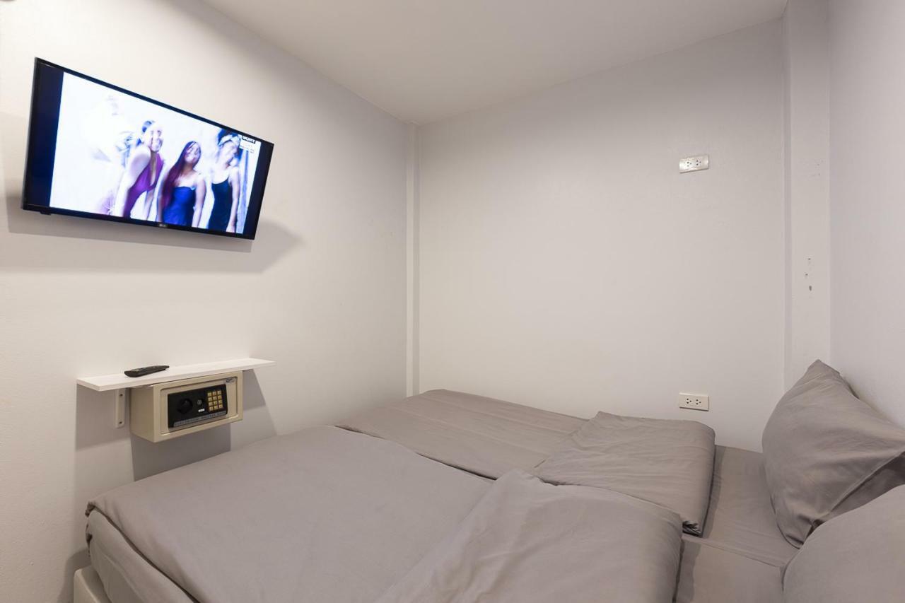 Minimal House Patong (Adults Only) Hostel Buitenkant foto