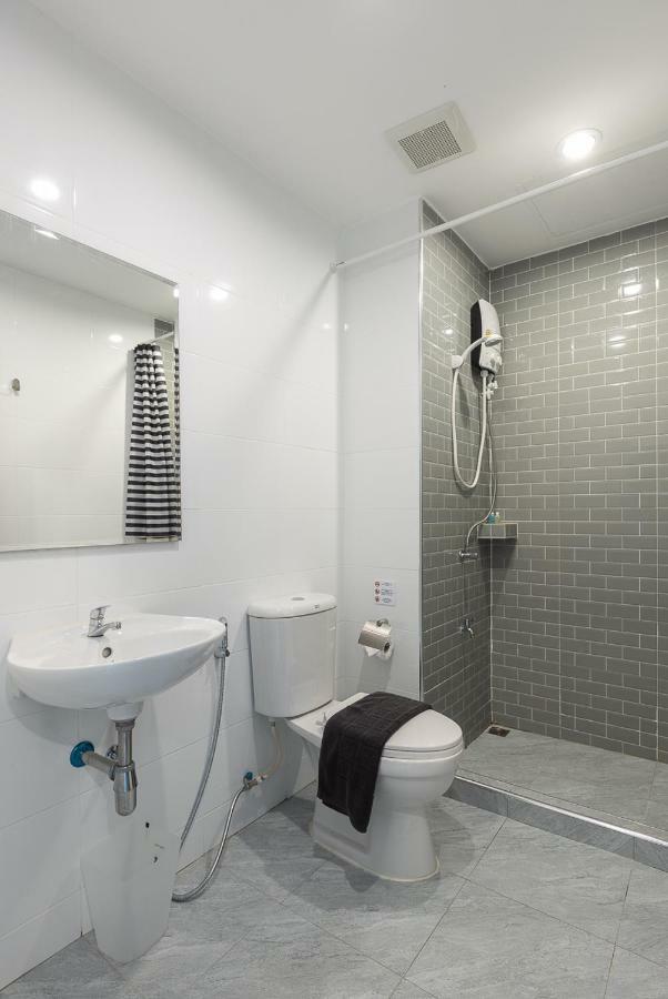 Minimal House Patong (Adults Only) Hostel Buitenkant foto
