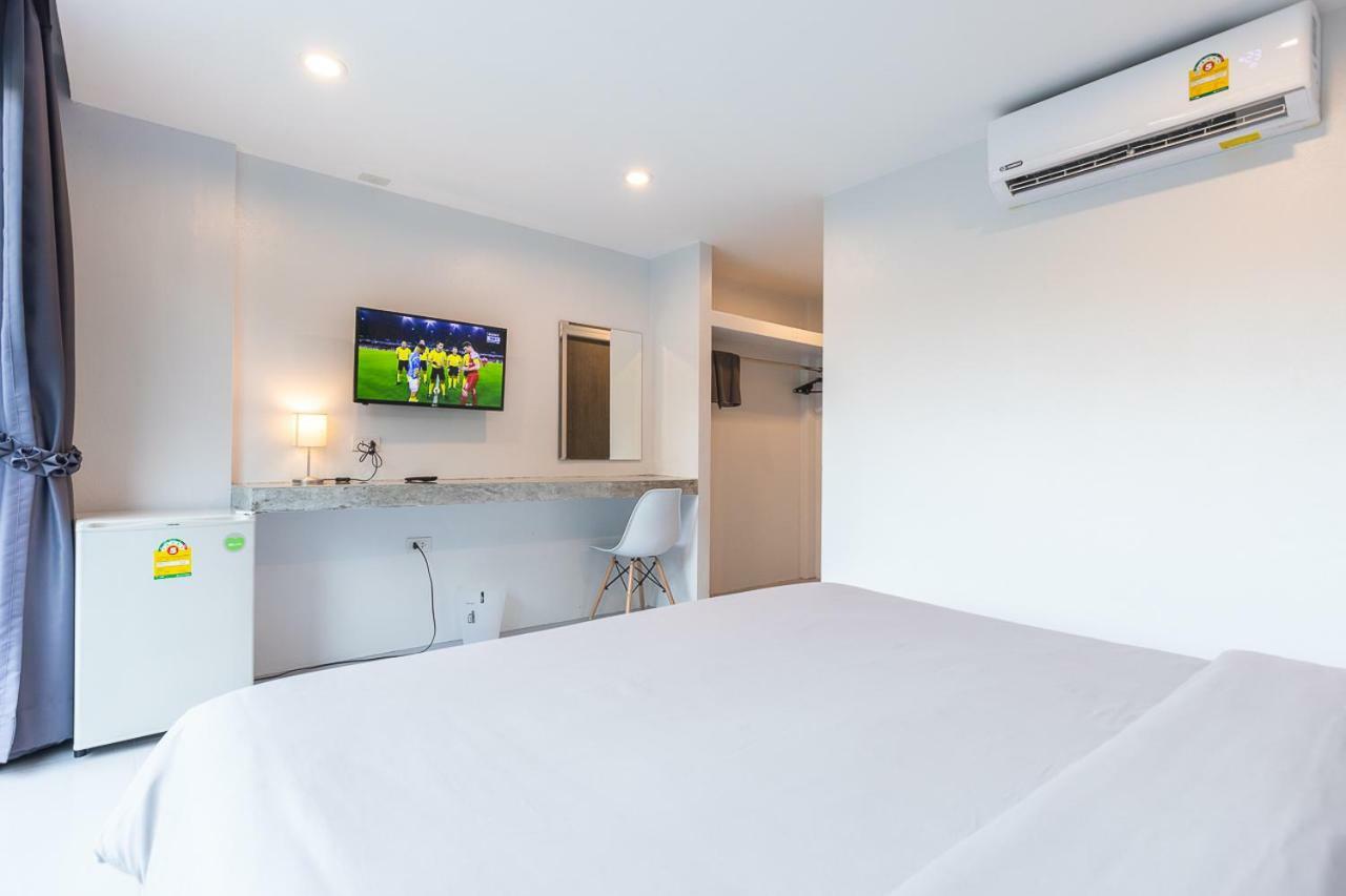 Minimal House Patong (Adults Only) Hostel Buitenkant foto