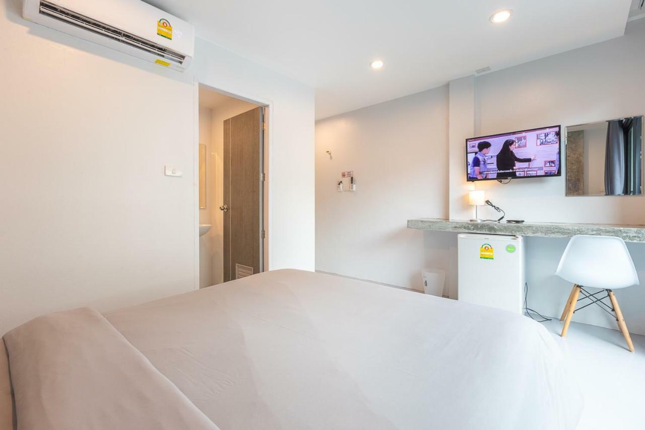 Minimal House Patong (Adults Only) Hostel Buitenkant foto