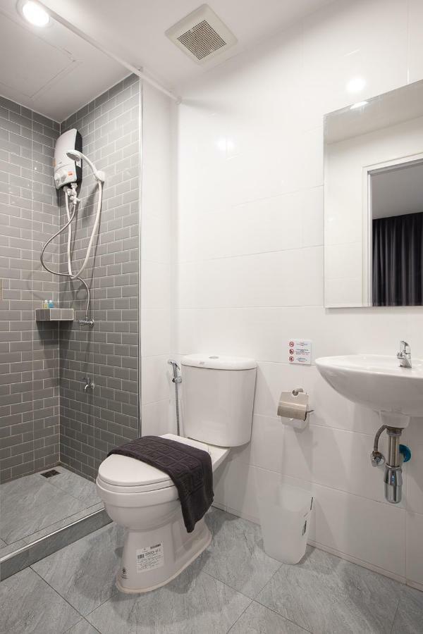 Minimal House Patong (Adults Only) Hostel Buitenkant foto
