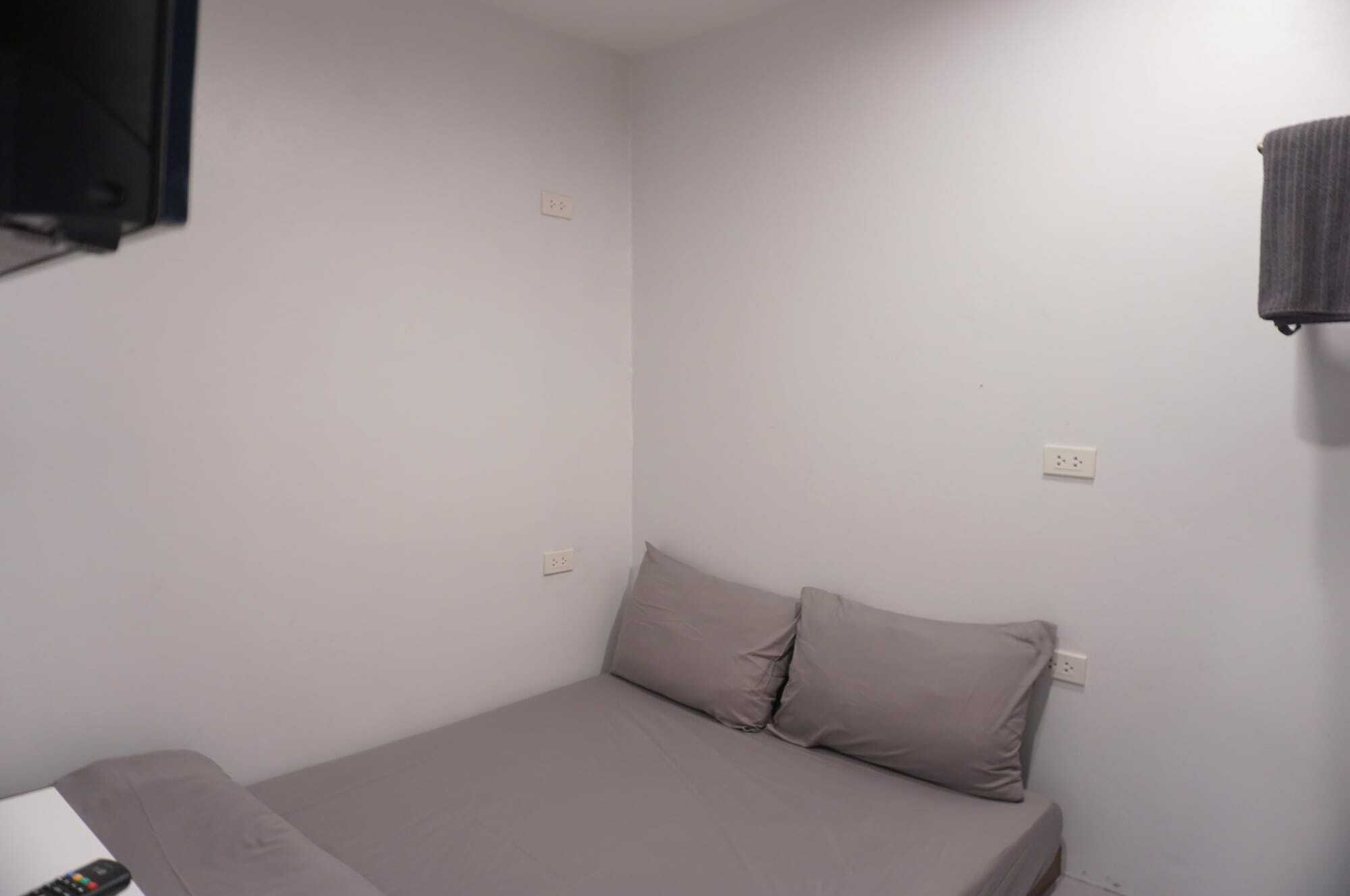 Minimal House Patong (Adults Only) Hostel Buitenkant foto