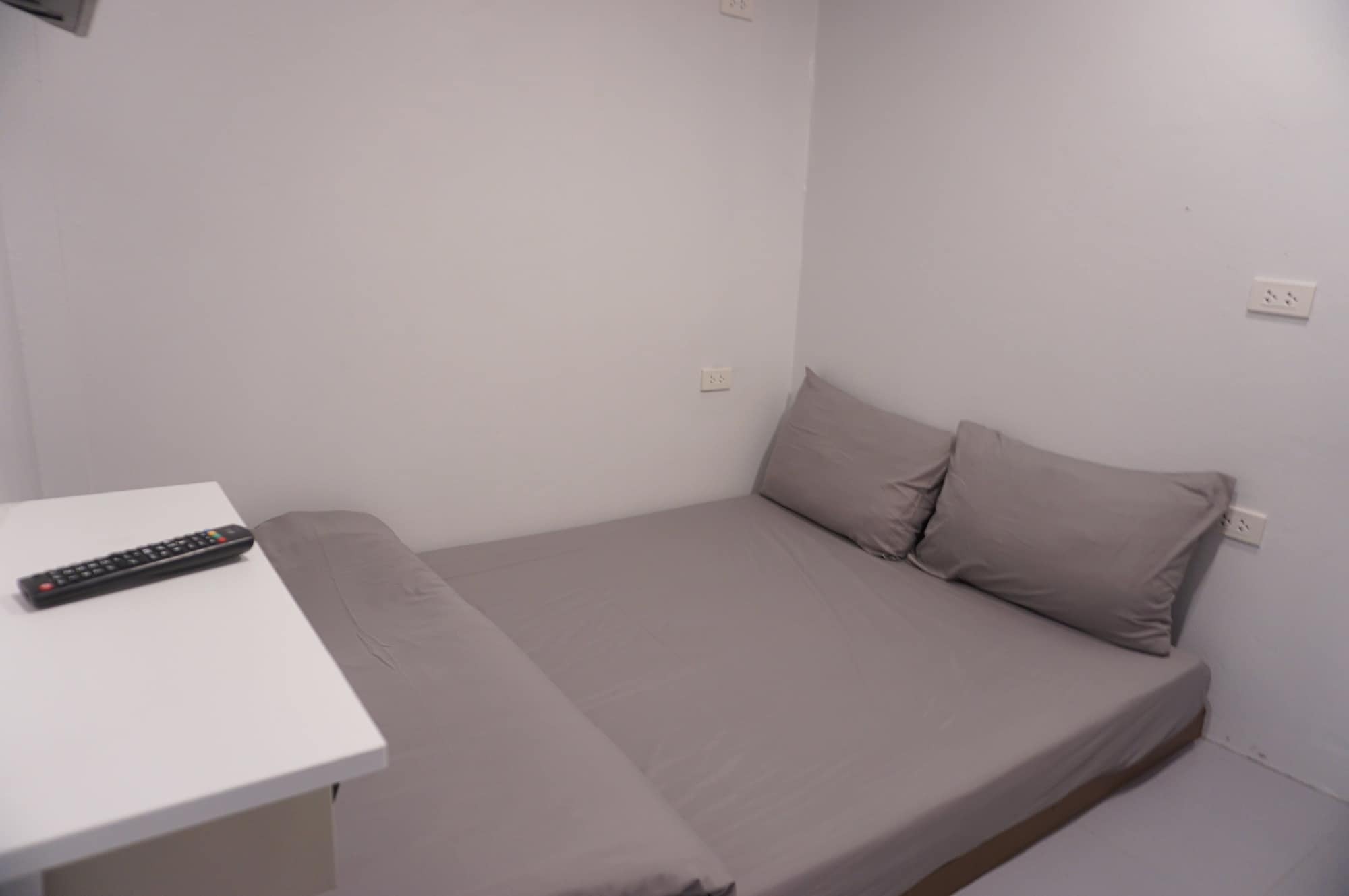 Minimal House Patong (Adults Only) Hostel Buitenkant foto