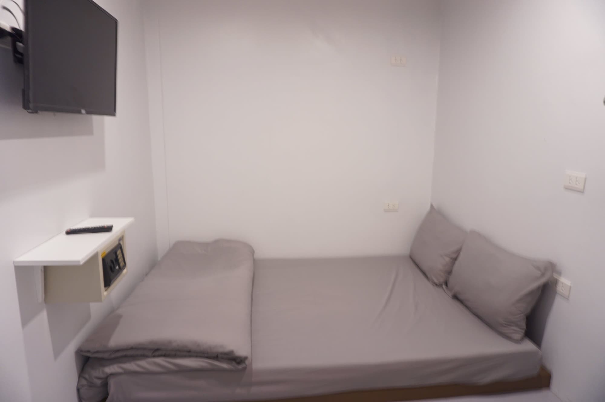 Minimal House Patong (Adults Only) Hostel Buitenkant foto